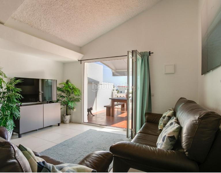 Foto 441f8658-3fc7-4e3e-a081-3186a5069228. Pis amb xemeneia piscina a bahía de Casares Casares