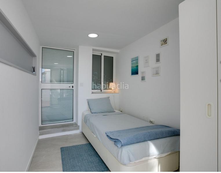 Foto 6ab79d3a-cf5e-405e-9644-0ababea2504b. Pis amb xemeneia piscina a bahía de Casares Casares