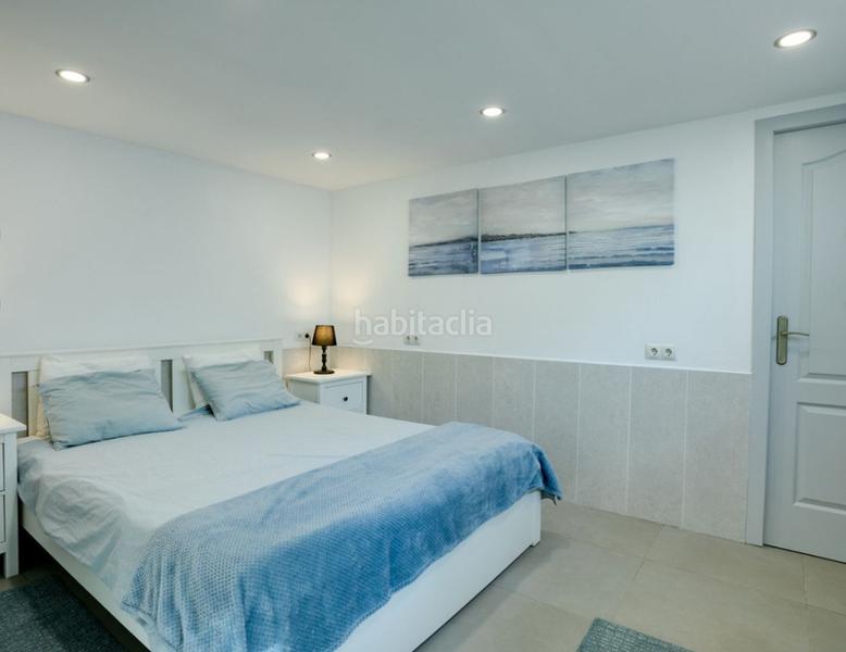 Foto aee8aec6-3031-4759-b8c7-2470ad318ff6. Pis amb xemeneia piscina a bahía de Casares Casares