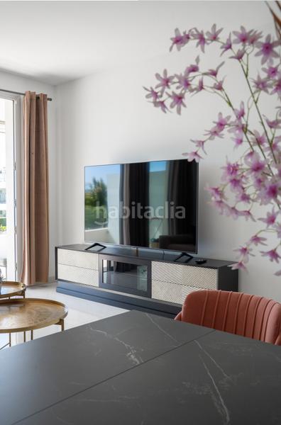 Foto 0070e326-d90d-49d1-b08f-b5156f486f7e. Pis amb xemeneia aparcament piscina a Bel - Air Estepona