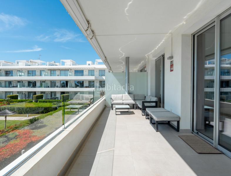 Foto 2ebe560f-d26c-4fe8-821e-9e9e7b8b9747. Pis amb xemeneia aparcament piscina a Bel - Air Estepona