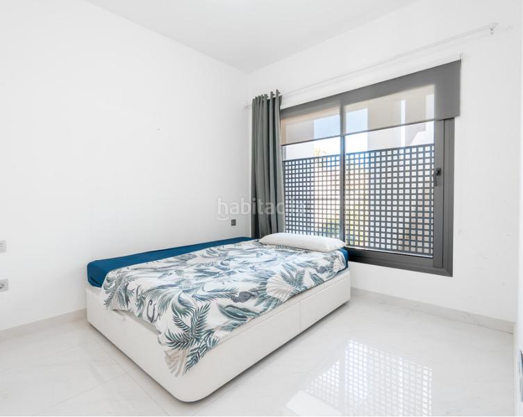 Foto 9cf9d8de-cb77-46f2-b097-811101ca46ea. Pis amb xemeneia aparcament piscina a Bel - Air Estepona