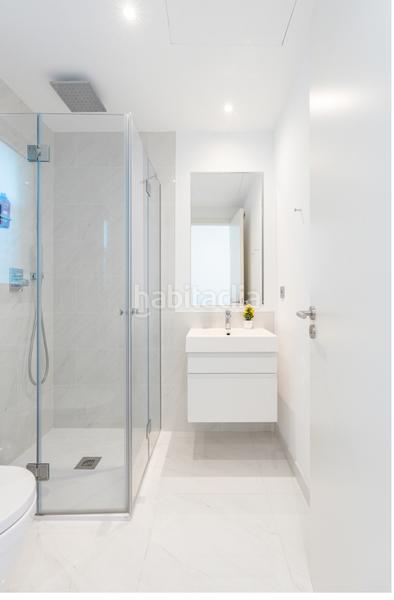 Foto b9aebdf2-4f32-4da4-9984-a40ff542ce41. Pis amb xemeneia aparcament piscina a Bel - Air Estepona