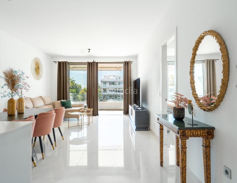 Foto ed40d39b-1264-4628-a0cb-d0da2c185447. Pis amb xemeneia aparcament piscina a Bel - Air Estepona