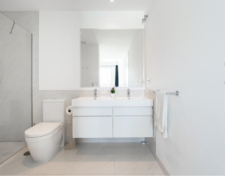 Foto f066c5dc-d75d-430a-8330-04b0016d6a7d. Pis amb xemeneia aparcament piscina a Bel - Air Estepona