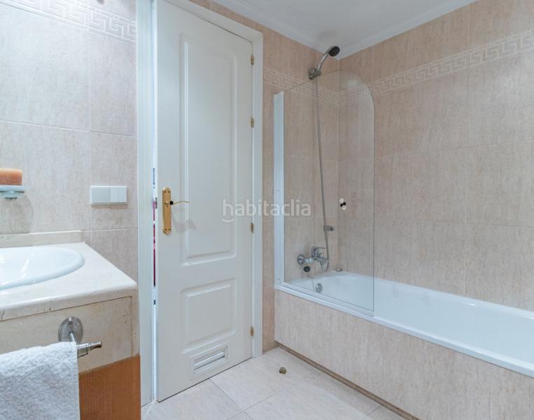 Foto b27f5a04-98a8-43b5-8b5c-fdd86247a8cb. Appartamento con camino parcheggio piscina in Puerto Banús Marbella