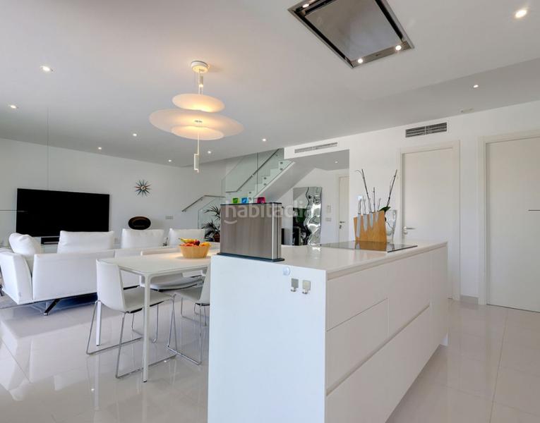 Foto 0acdd9ed-22ad-47a2-9aac-5781a158b507. Appartamento con camino parcheggio piscina in Nueva Atalaya Estepona