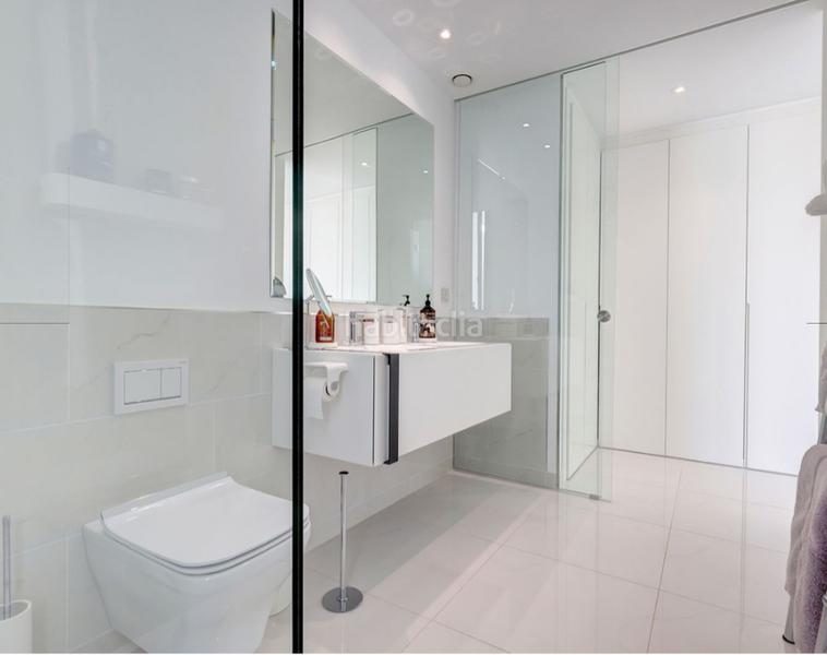 Foto 34382501-90cc-4a02-988c-2880dd3176aa. Appartamento con camino parcheggio piscina in Nueva Atalaya Estepona