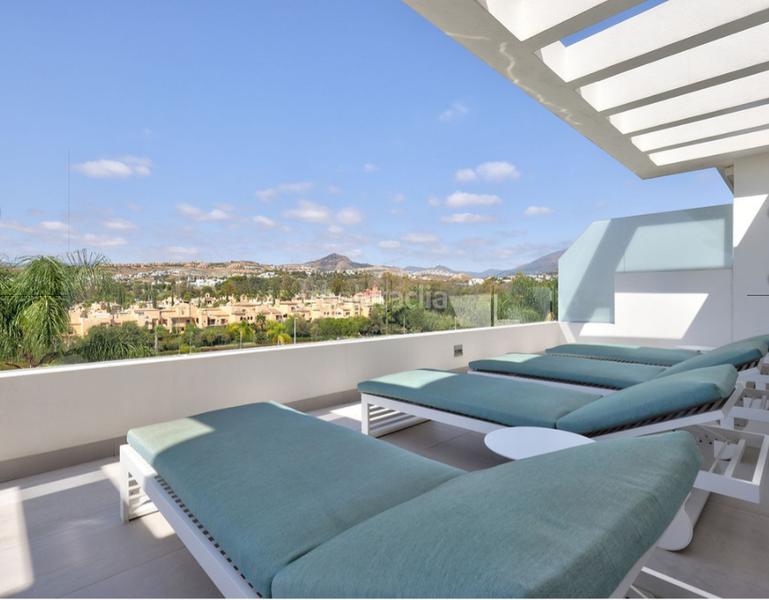 Foto 52f4365b-b044-4683-875c-805a15c57166. Appartamento con camino parcheggio piscina in Nueva Atalaya Estepona