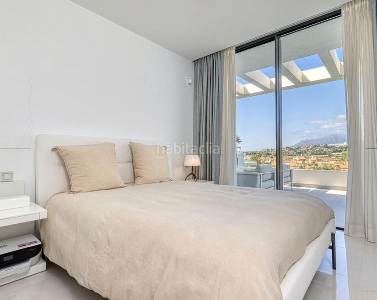 Foto 86b49c4e-2f6f-4660-b10f-28651f1b8b6c. Appartamento con camino parcheggio piscina in Nueva Atalaya Estepona