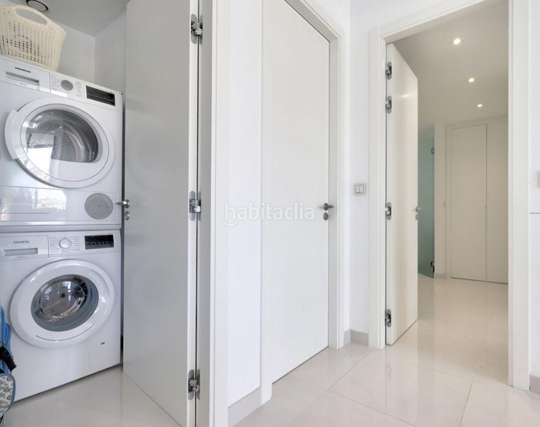 Foto 90423783-980b-460c-a5f7-5de7c830c81a. Appartamento con camino parcheggio piscina in Nueva Atalaya Estepona