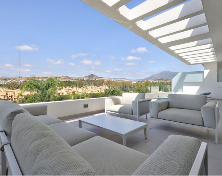 Foto b10224ef-74f7-433e-b86f-78e3a99b53ae. Appartamento con camino parcheggio piscina in Nueva Atalaya Estepona