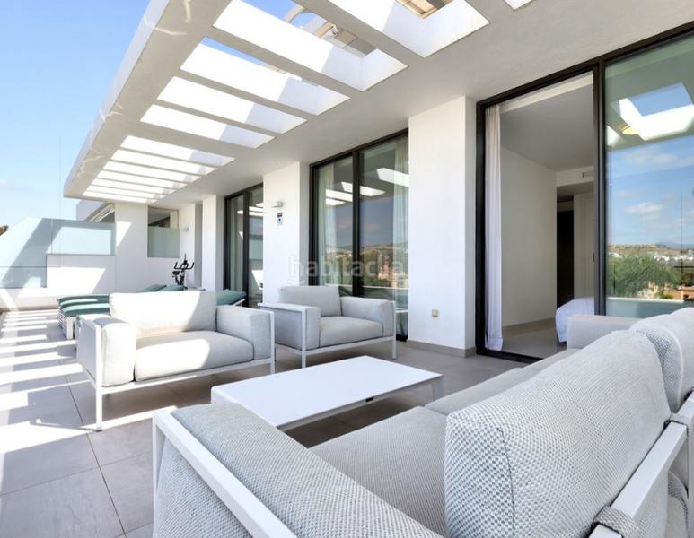 Foto c0b77fae-adac-4fcf-a51b-6a549fbd4228. Appartamento con camino parcheggio piscina in Nueva Atalaya Estepona