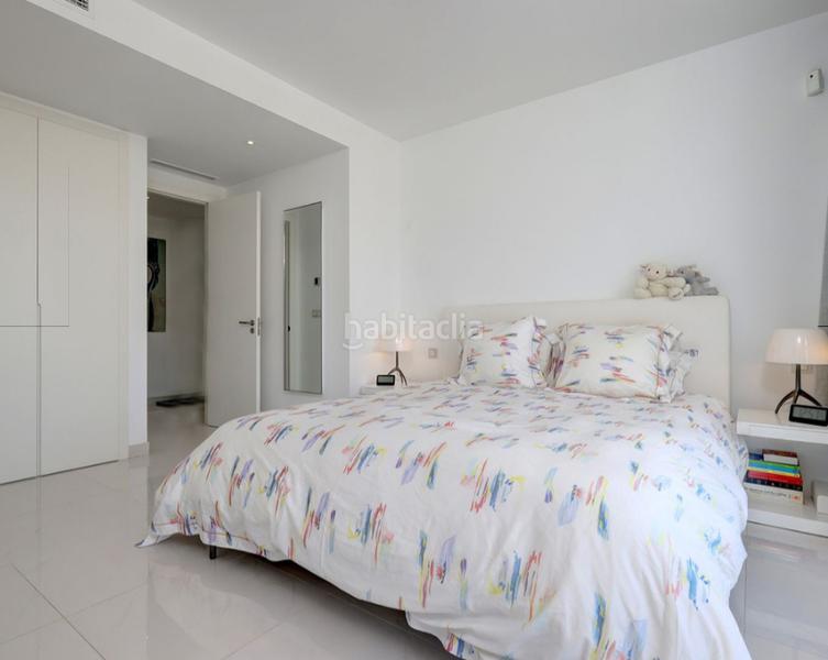 Foto d63a4925-4c7a-4f49-9c9f-c1b140d5687c. Appartamento con camino parcheggio piscina in Nueva Atalaya Estepona