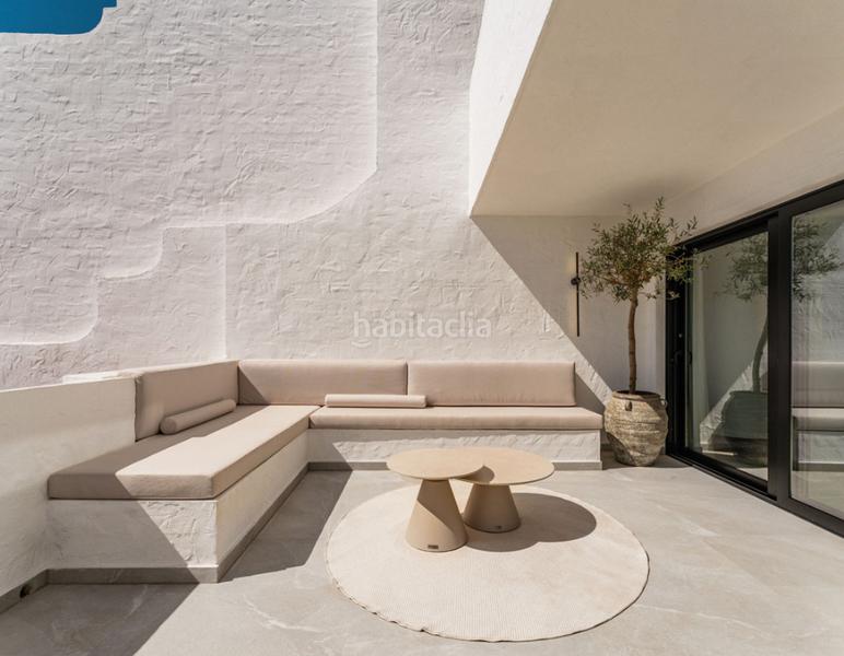 Foto 0d425063-37b2-4c7c-ad82-0300cea245d6. Pis amb xemeneia aparcament piscina a La Quinta Benahavís