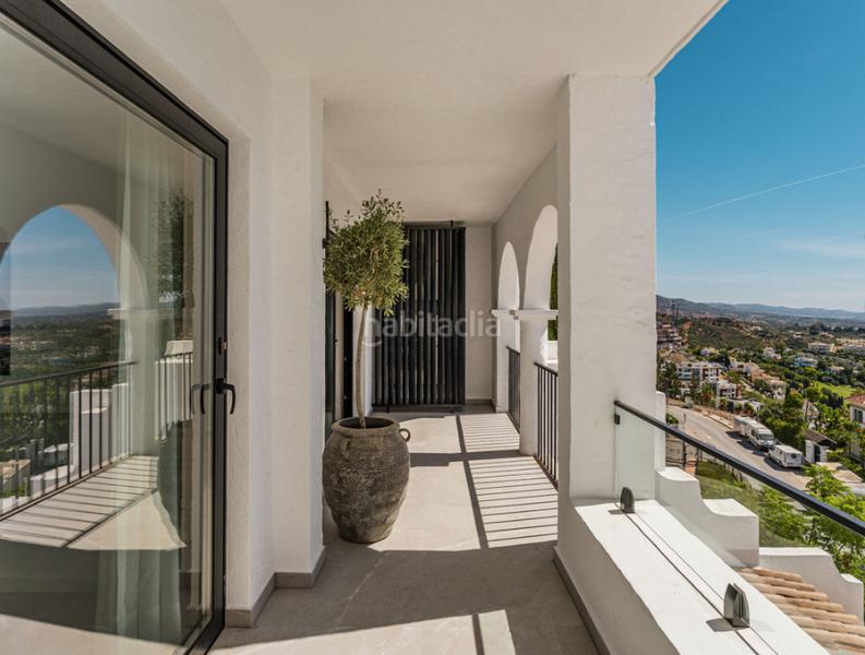 Foto 2bf4b0a8-6c94-4239-bf54-ff34ec701a02. Pis amb xemeneia aparcament piscina a La Quinta Benahavís