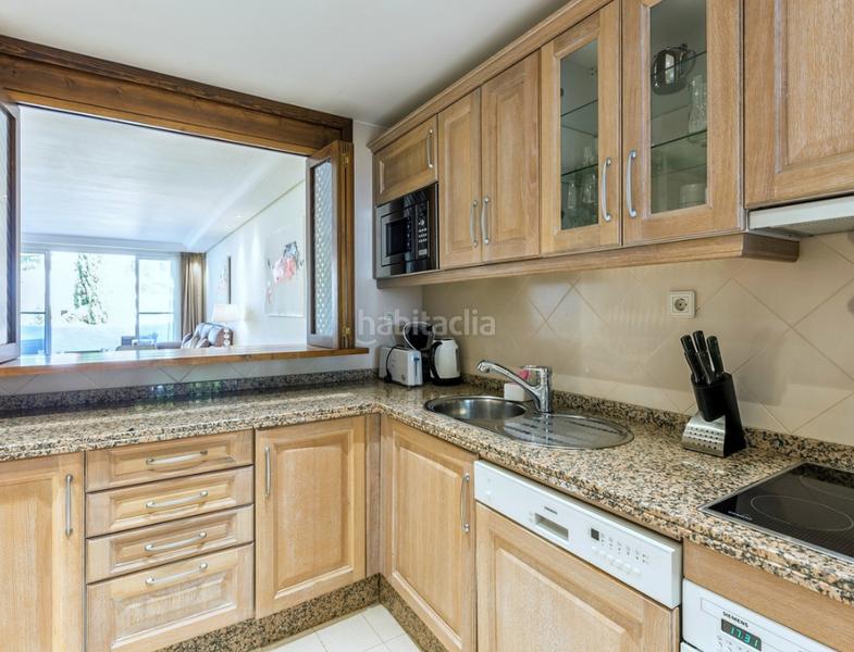 Foto 3f7a940d-ccd8-4146-959f-5474e5970fef. Etagenwohnung mit kamin parking pool in Puerto Banús Marbella