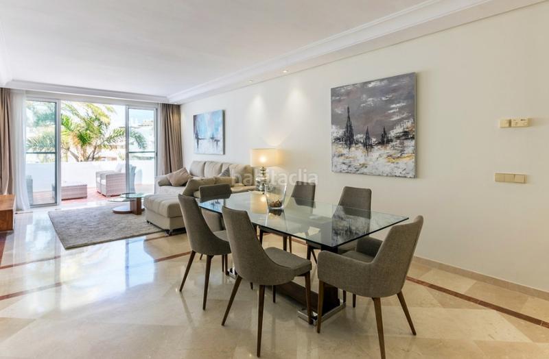 Foto c2f3e12e-3dbd-4093-a7ec-5441a4a44a0d. Etagenwohnung mit kamin parking pool in Puerto Banús Marbella