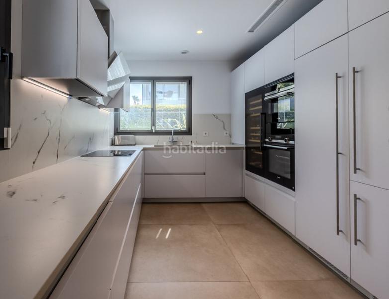 Foto 8f528695-4c15-4241-b8b2-c0e7ddf7cf1a. Piso villa in puerto banus en Puerto Banús Marbella