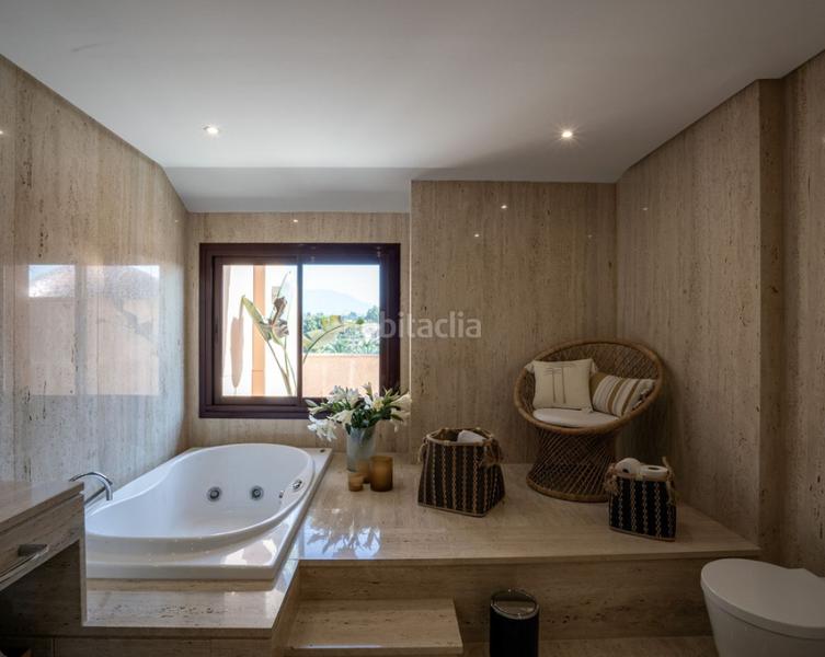 Foto 0372cb65-3bda-459a-bb30-65d581a3c7b4. Appartamento con camino parcheggio piscina in Puerto Banús Marbella