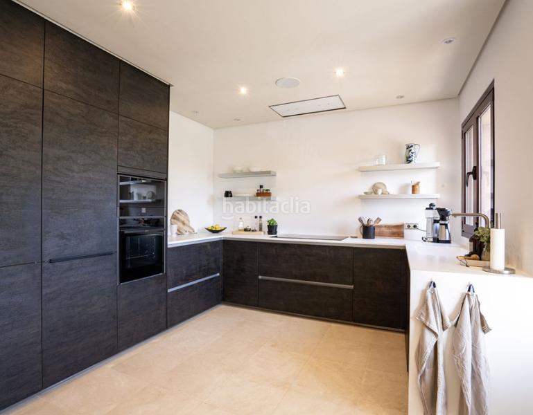 Foto 23b2d0af-db91-4a19-bee2-7ed9f01eaaf6. Appartamento con camino parcheggio piscina in Puerto Banús Marbella