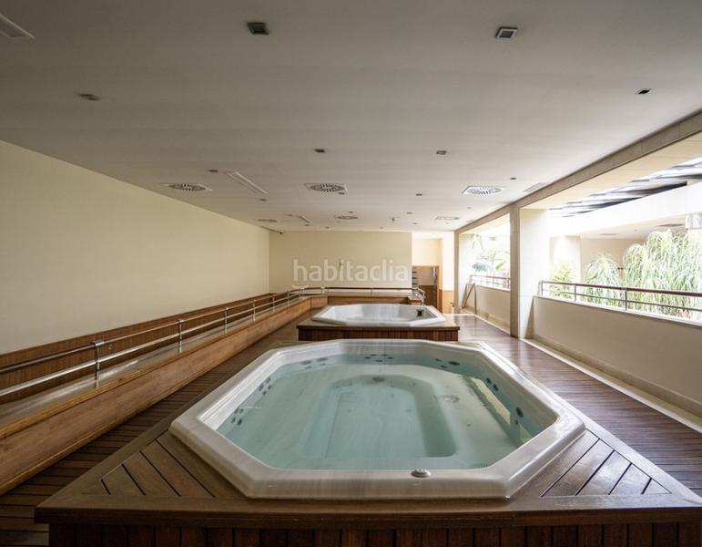 Foto 4f31b90b-0a05-4931-8c9e-f1c8dec6f5d5. Appartamento con camino parcheggio piscina in Puerto Banús Marbella