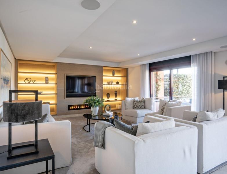 Foto 910d3efc-d00a-4b2b-820b-bed41802bf21. Appartamento con camino parcheggio piscina in Puerto Banús Marbella