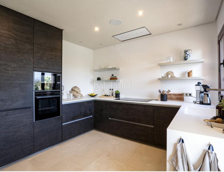 Foto d9893cb0-03ee-4ac2-bdfe-b76ea4fa350c. Appartamento con camino parcheggio piscina in Puerto Banús Marbella