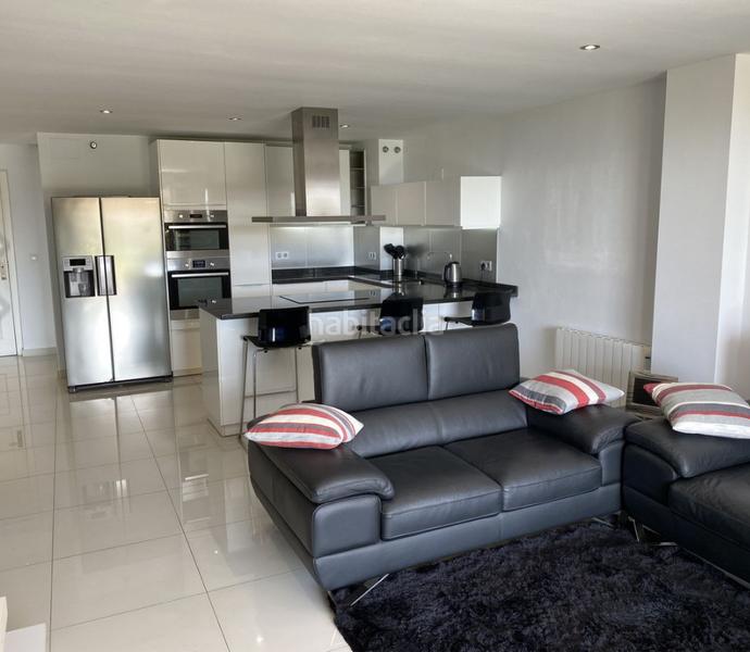 Foto 3b131775-6106-49e6-923b-36d8a49858bd. Pis amb xemeneia aparcament piscina a Las Gaviotas - Carvajal Fuengirola