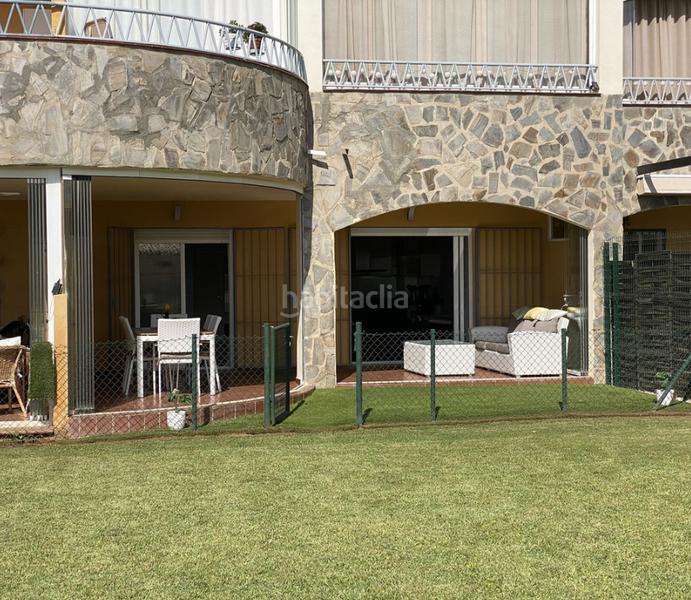 Foto 5075e86a-48e1-4d18-a4a6-40c947f93b4b. Pis amb xemeneia aparcament piscina a Las Gaviotas - Carvajal Fuengirola