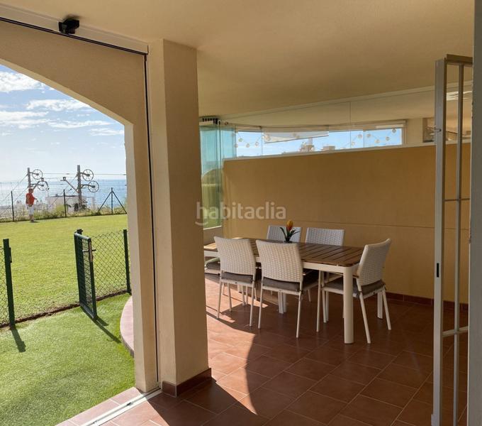 Foto 54c15bcc-b33d-4751-82bf-f6fe690d0a35. Pis amb xemeneia aparcament piscina a Las Gaviotas - Carvajal Fuengirola