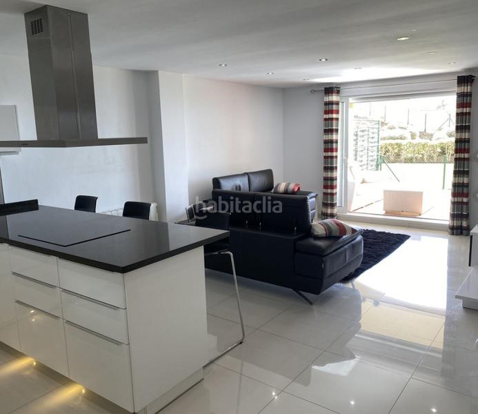 Foto 80912acc-6325-4989-aae5-4954db692d12. Pis amb xemeneia aparcament piscina a Las Gaviotas - Carvajal Fuengirola