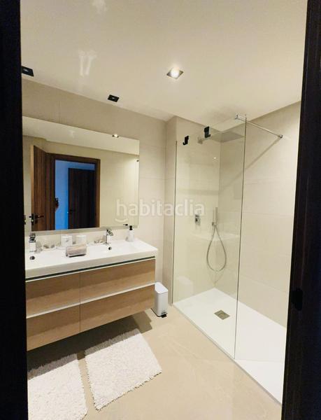 Foto 0edfad39-225f-4aad-b6e3-bd95d801834f. Appartamento con camino parcheggio piscina in Los Naranjos Marbella