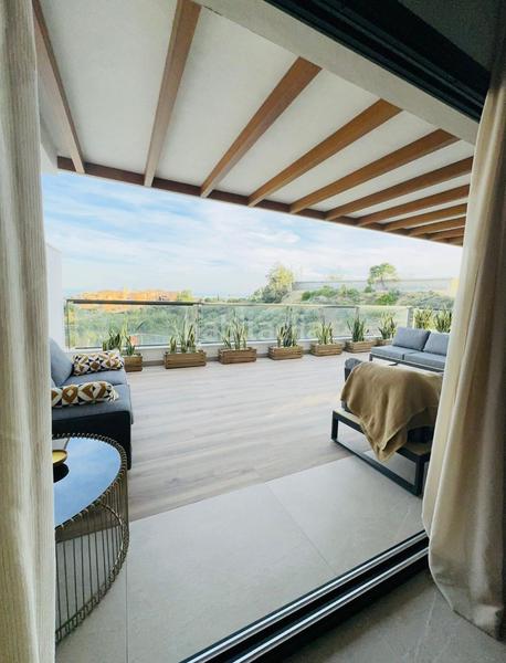 Foto 7b8aa085-d6ad-41f5-b001-fcf6618b6af8. Appartamento con camino parcheggio piscina in Los Naranjos Marbella