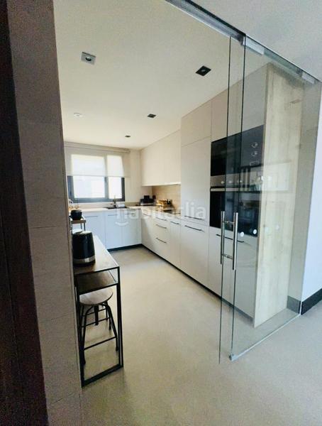 Foto b9aafa48-28ea-437e-b0e7-dba959720064. Appartamento con camino parcheggio piscina in Los Naranjos Marbella