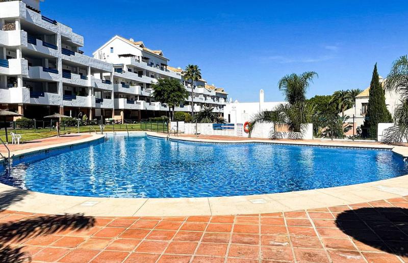 Foto 5a8f34bd-8dd3-4791-8690-83f8f12e5f15. Appartement avec cheminée parking piscine dans La Duquesa Manilva