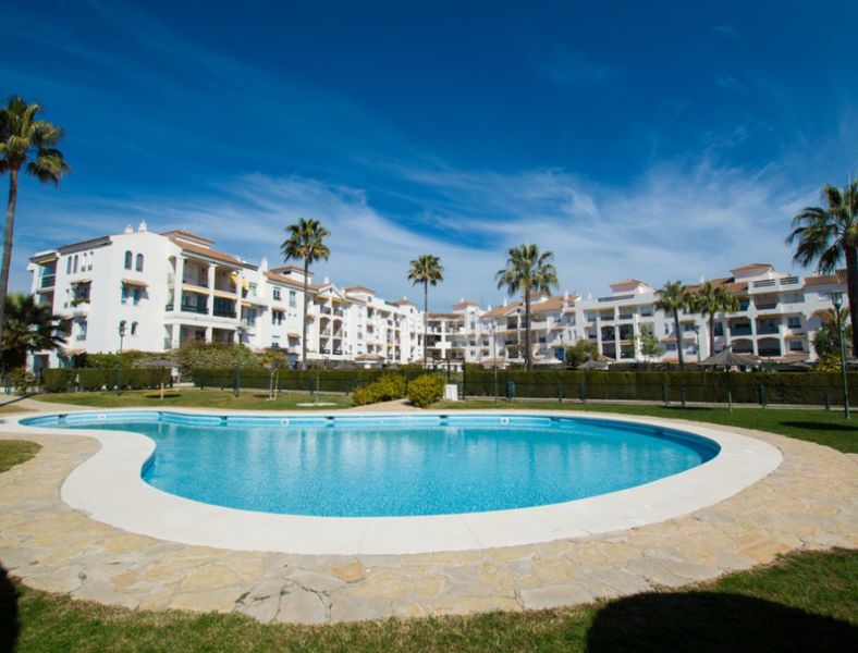 Foto 0648935c-03bc-4ab4-a6a1-de6074f5a55d. Pis amb xemeneia aparcament piscina a Nueva Alcántara Marbella