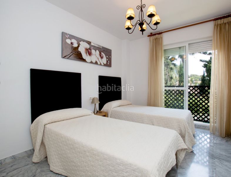 Foto 523344f7-cde9-4a02-a420-a136a72b79e1. Pis amb xemeneia aparcament piscina a Nueva Alcántara Marbella