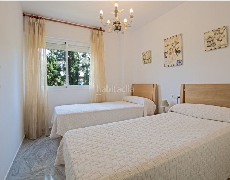 Foto f061c416-b9b8-4820-8d10-9b924c65904a. Pis amb xemeneia aparcament piscina a Nueva Alcántara Marbella