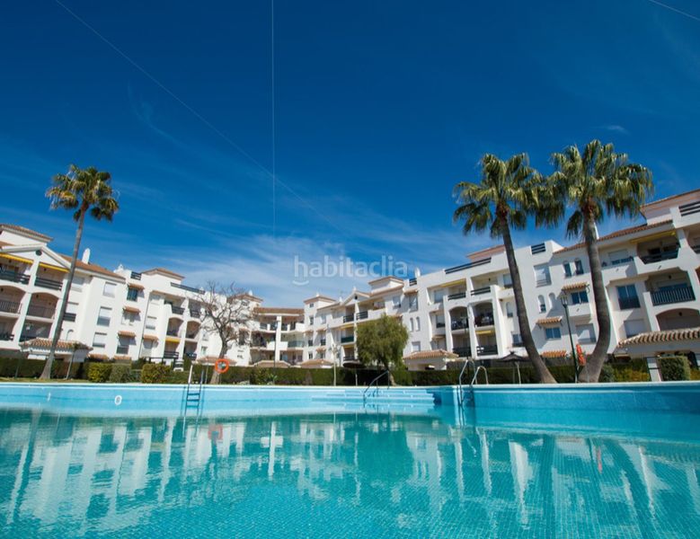 Foto ff9f7659-cc21-47cd-8eef-0ad56d02dc42. Pis amb xemeneia aparcament piscina a Nueva Alcántara Marbella