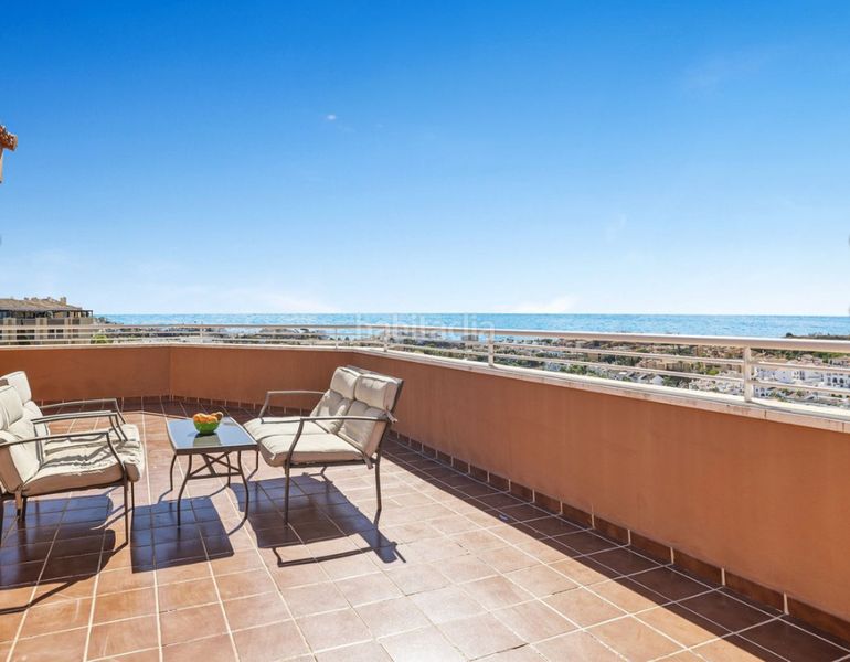 Foto ef76b6e7-8b3a-470c-a57d-d5b2ef17f2c0. Piso costa en El Faro de Calaburra - Chaparral Mijas