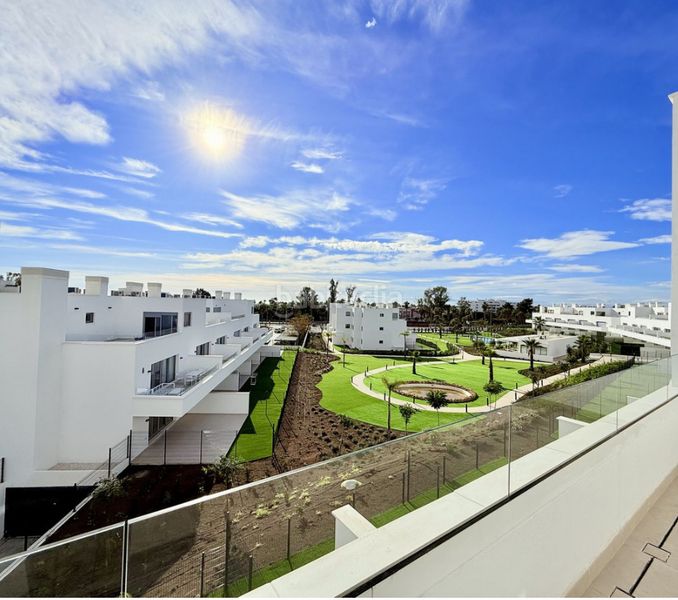 Foto 0d425a20-f526-4d02-aa31-8120caeeb1df. Pis amb xemeneia aparcament piscina a Cancelada Estepona