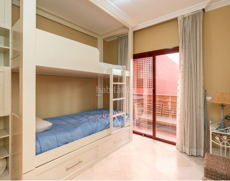 Foto 0766be29-c5b9-47fd-b398-ecb8744fe217. Pis amb xemeneia piscina a Real de Zaragoza Marbella