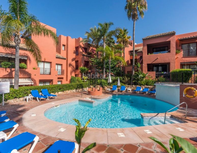 Foto 25a44909-7b0a-4e94-a048-42099a70e7af. Pis amb xemeneia piscina a Real de Zaragoza Marbella