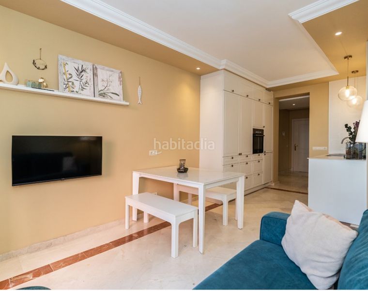 Foto 27581901-a175-4e61-934d-ea1d96b68314. Pis amb xemeneia piscina a Real de Zaragoza Marbella