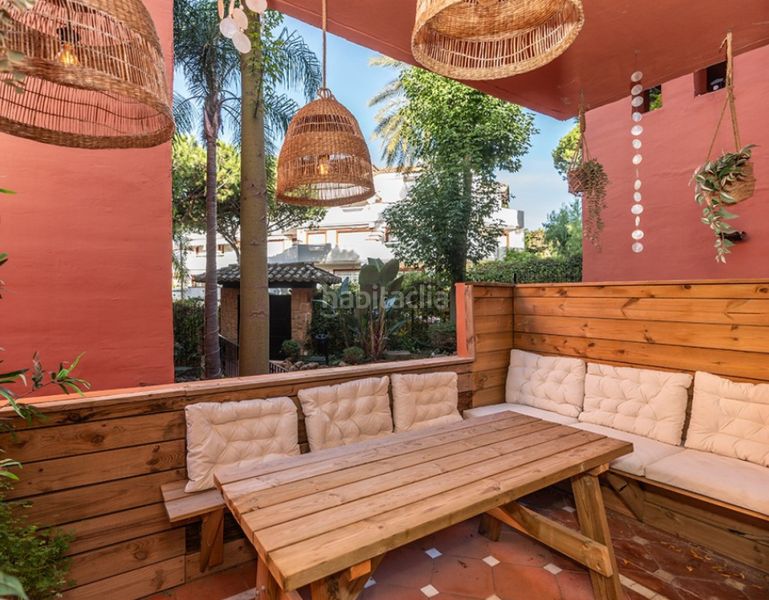 Foto 35b00fab-bab8-4f99-b4ac-105c8aa9d31b. Pis amb xemeneia piscina a Real de Zaragoza Marbella