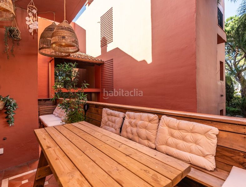 Foto 40b63e9c-db8b-4899-b30d-0b70185efb8d. Pis amb xemeneia piscina a Real de Zaragoza Marbella