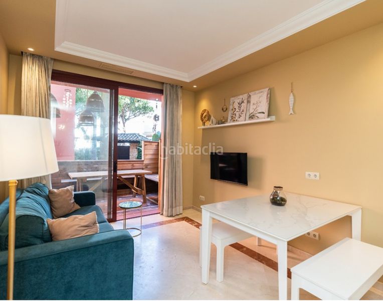 Foto 4c683e55-2d35-4b33-b9c4-d7a703fad108. Pis amb xemeneia piscina a Real de Zaragoza Marbella