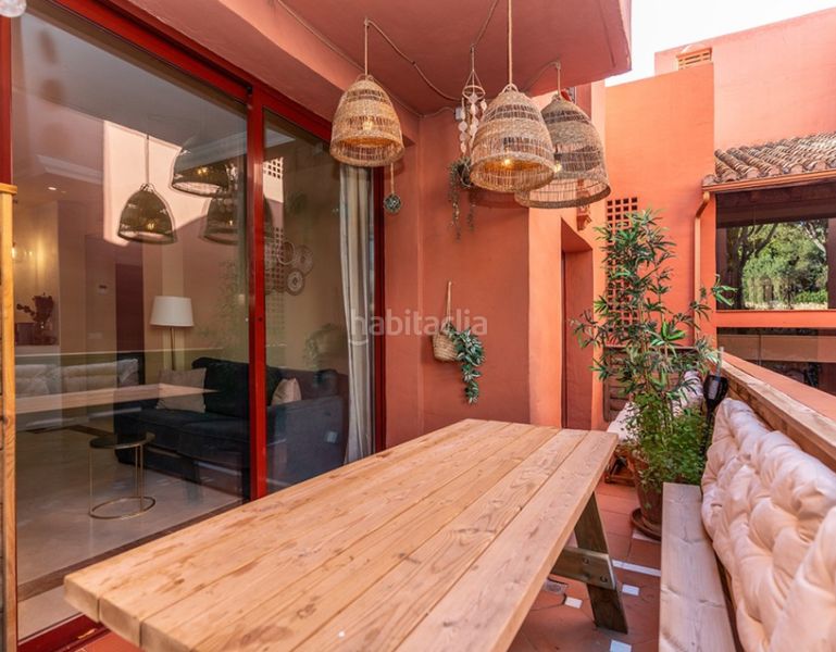 Foto 77f11254-22c2-44a1-a636-ab258e271535. Pis amb xemeneia piscina a Real de Zaragoza Marbella