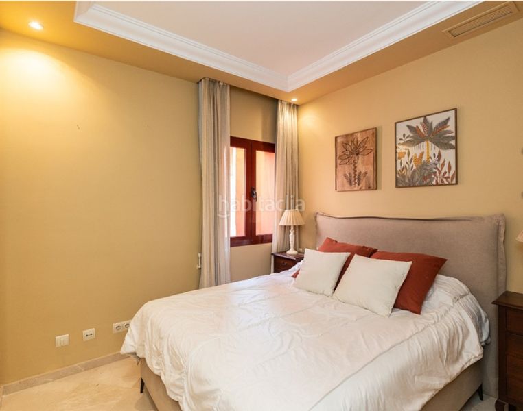 Foto b88dde7c-2650-45f0-a197-3f33852f217d. Pis amb xemeneia piscina a Real de Zaragoza Marbella